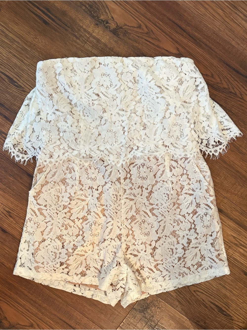 NWT eesome White Lace Strapless Romper with Floral Overlay Size M